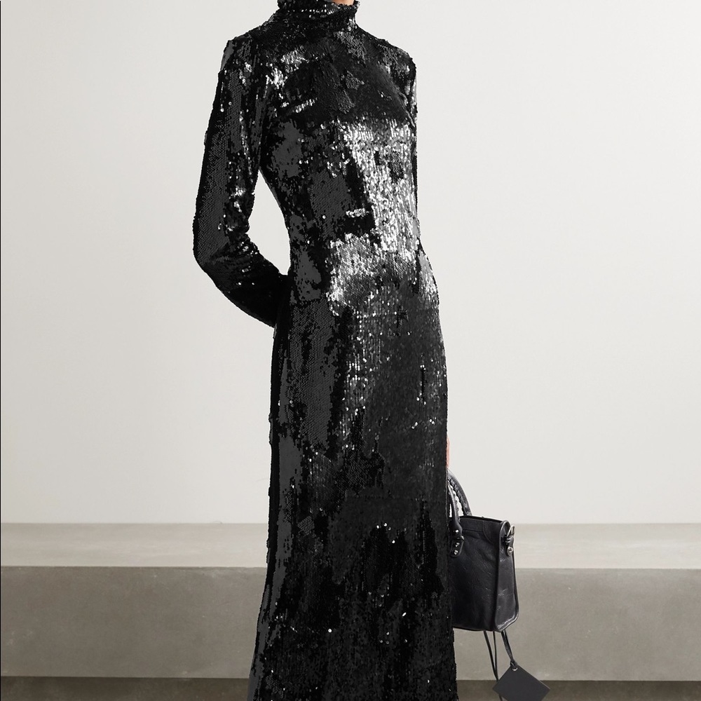 Commissions Gown